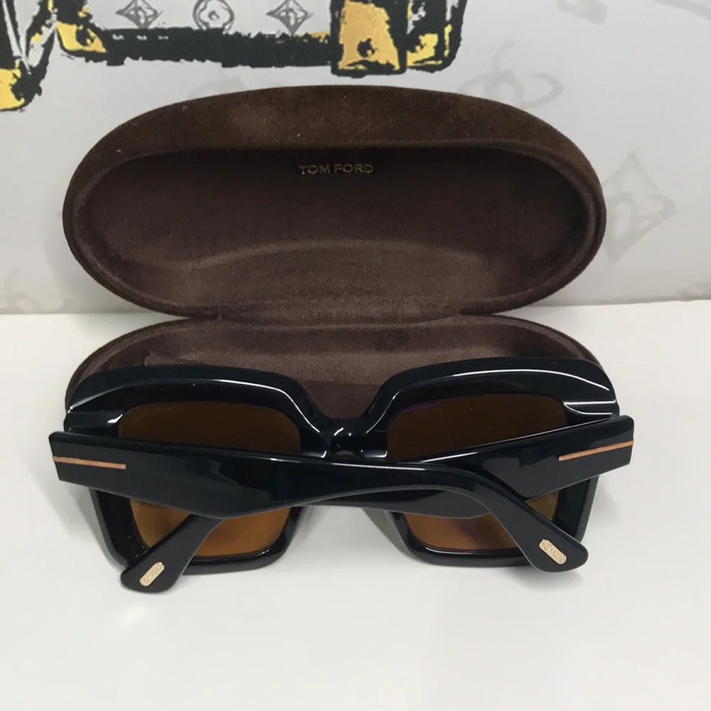 New Authentic Tom Ford TF1157 01E “Esme” Sunglasses – Shiny Black with Brown Len
